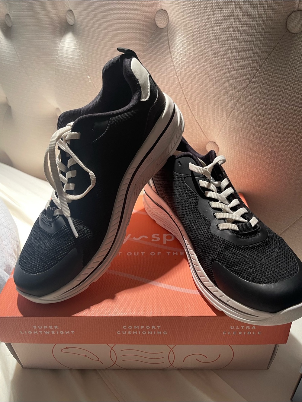 Easy Spirit Men's Black and White Athletic Sneakers